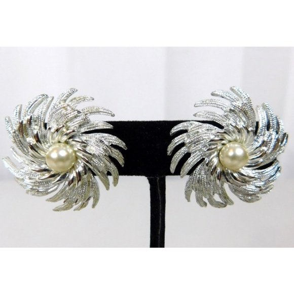 Vintage Sarah Coventry Pinwheel Silver Tone Faux Pearl Center Clip on Earrings - Picture 2 of 8